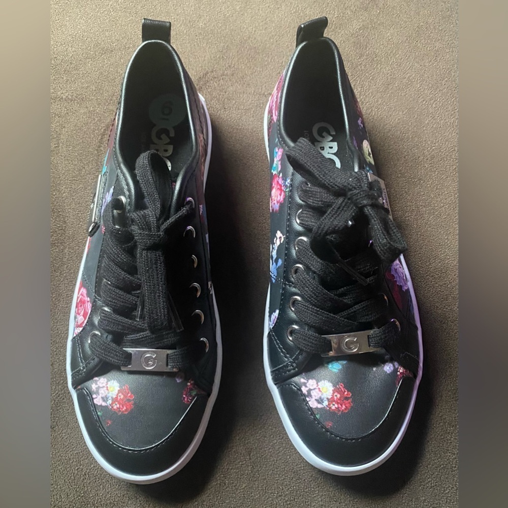 GBG Los Angeles floral shoes